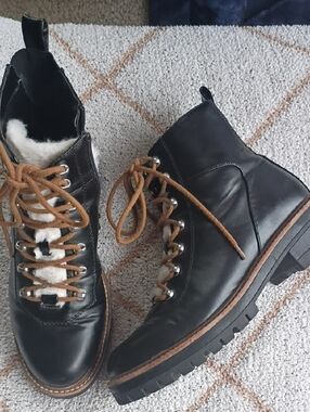 Black Leather Lug Sole Lace-Up Ankle Boots - Women